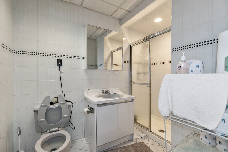 More Photos Of 161 Remington Blvd, Ronkonkoma Warehouse For Sale