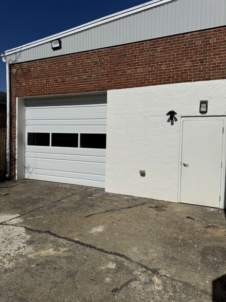 More Photos Of 7513-7519 Maple Ave, Pennsauken Restaurant For Lease