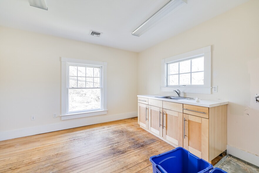 More Photos Of 204 Main St, Orleans Medical For Sale