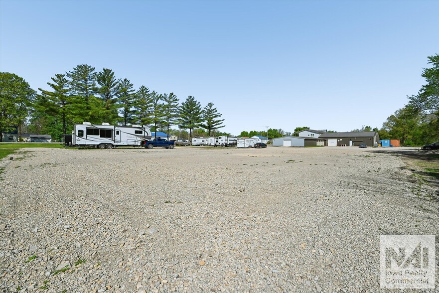 More Photos Of 520 Franklin St, Center Point Industrial For Sale