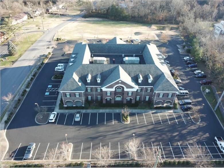 More Photos Of 100 Country Club Dr, Hendersonville Medical For Lease