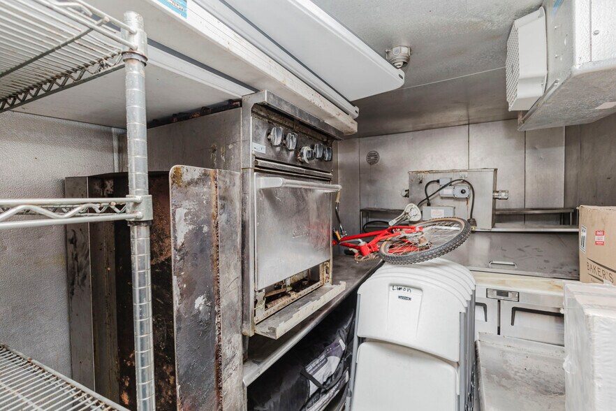 More Photos Of 503 N West St, Wichita Fast Food For Sale
