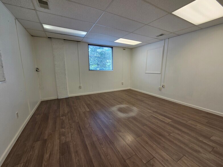 More Photos Of 536 Oak St, Ferrysburg Industrial For Sale