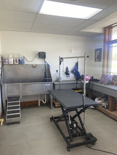 More Photos Of 4233 W Beltline Hwy, Madison General Retail For Sale