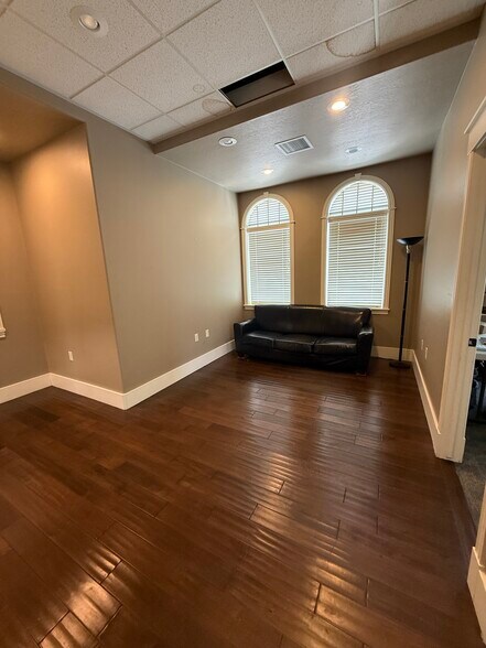 More Photos Of 20 W Main St, Alpine Unknown For Lease
