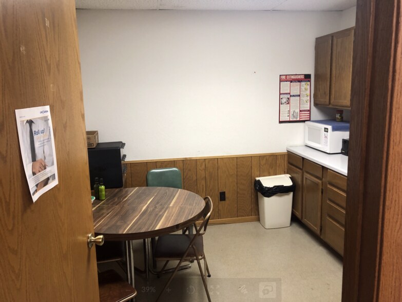 More Photos Of 172 W Stutsman St, Pembina Light Manufacturing For Sale