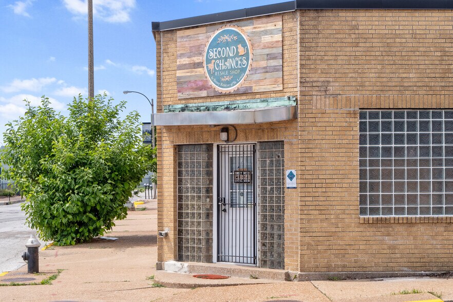 More Photos Of 2320 Pine St, Saint Louis Flex For Sale