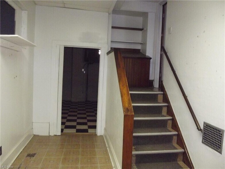 More Photos Of 17051 Libby Rd, Maple Heights Storefront Retail Residential For Lease