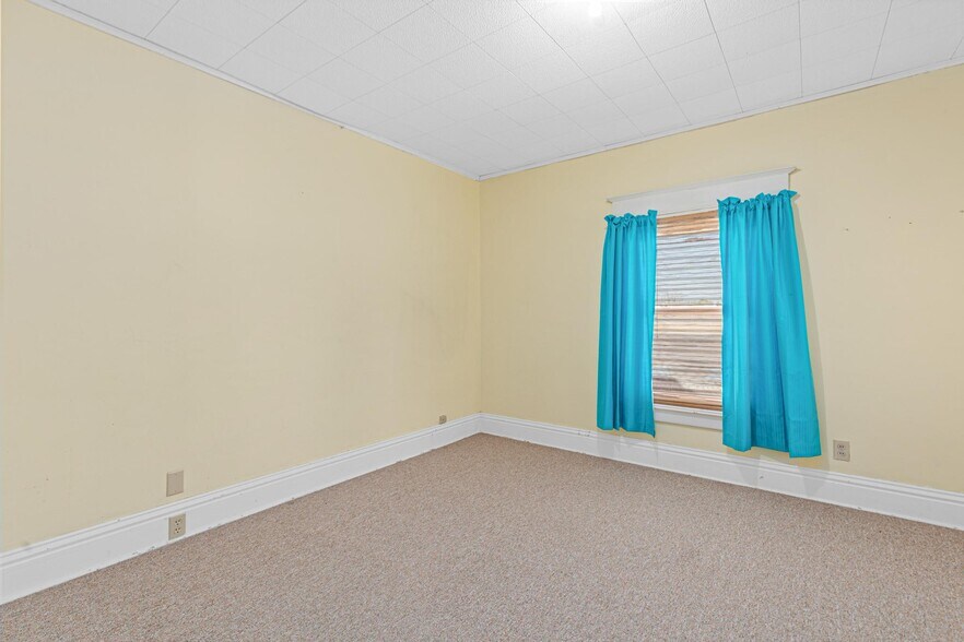 More Photos Of 227 S Arch Ave, New Richmond Office For Sale