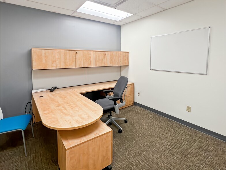 More Photos Of 922 State St, Bowling Green Coworking Space