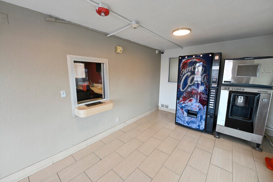 More Photos Of 138 W White, San Antonio Hotel For Sale