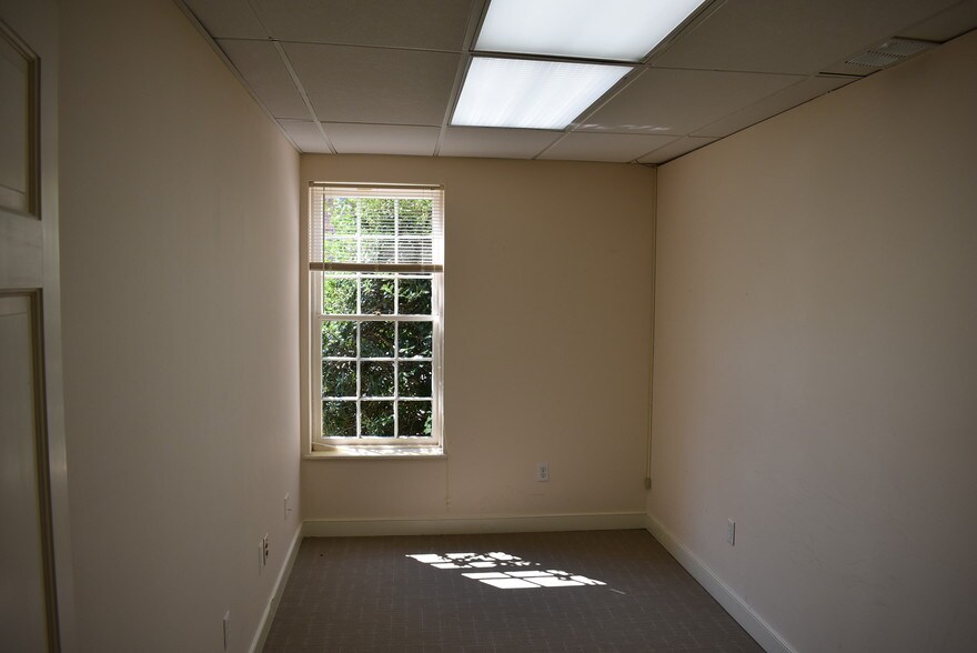 More Photos Of 611 N Courthouse Rd, Richmond Office For Lease