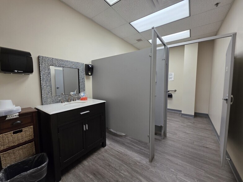 More Photos Of 2100 Aloma Ave, Winter Park Medical For Lease