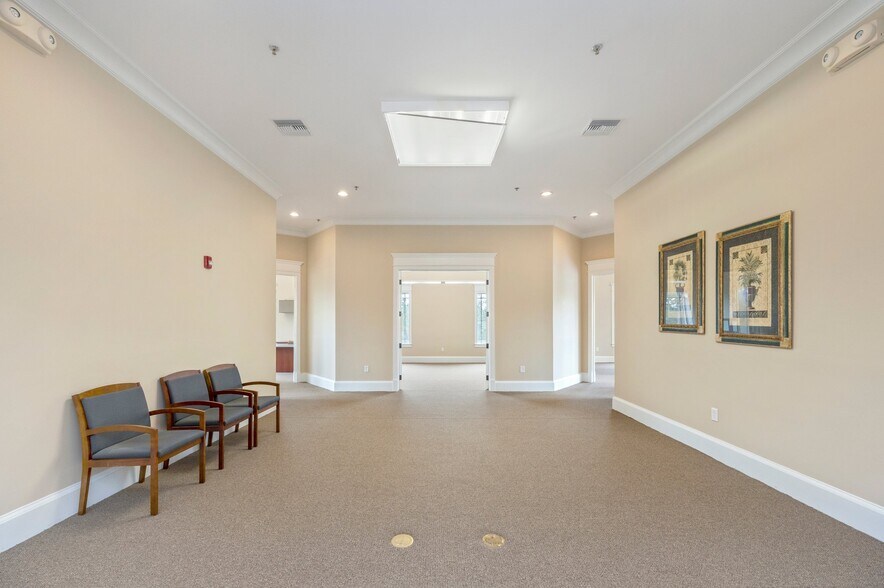More Photos Of 3201 Heritage Plantation Blvd, Laurel Hill Office For Sale