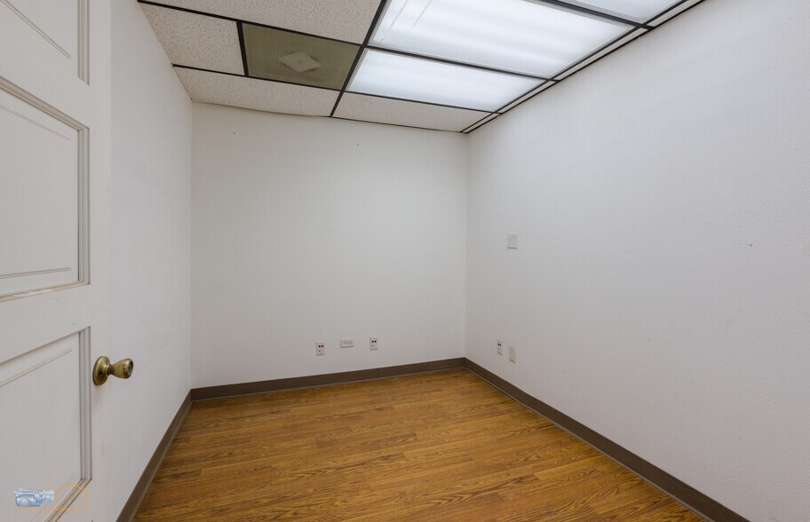 More Photos Of 1243 S Sherman Dr, Longmont Warehouse For Lease