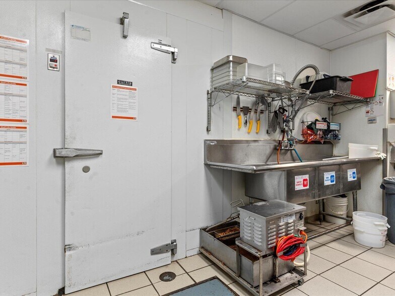 More Photos Of 1878 Mccallum Rd, Abbotsford General Retail For Sale