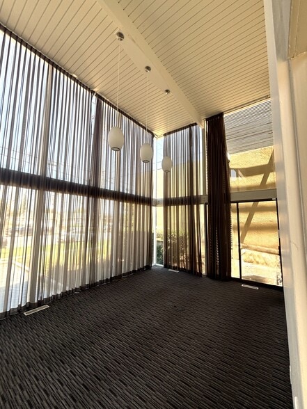 More Photos Of 320 E Bixby Rd, Long Beach Office Residential For Lease