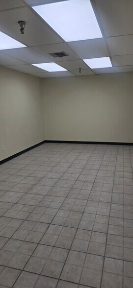 More Photos Of 5401 Sligh Ave, Tampa Auto Repair For Lease