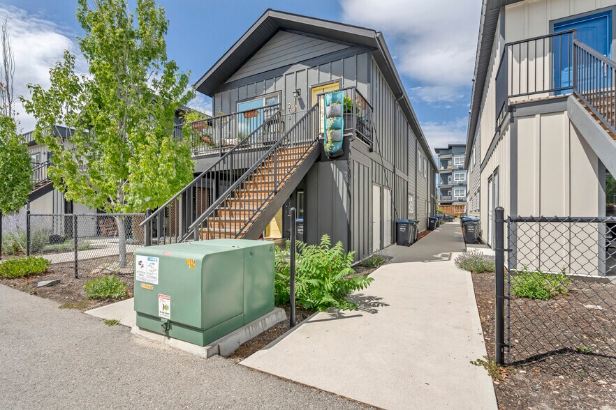 More Photos Of 116 Calgary Av, Penticton Apartments For Sale
