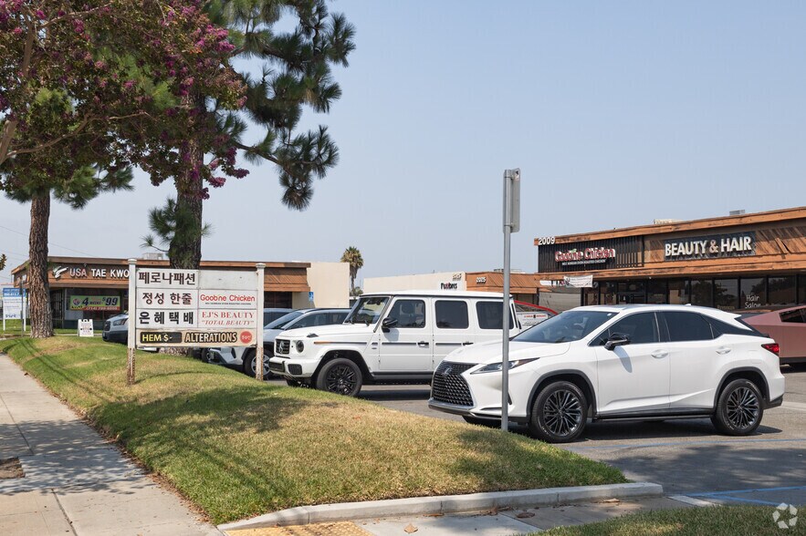 More Photos Of 2017 W Commonwealth Ave, Fullerton Light Manufacturing For Lease