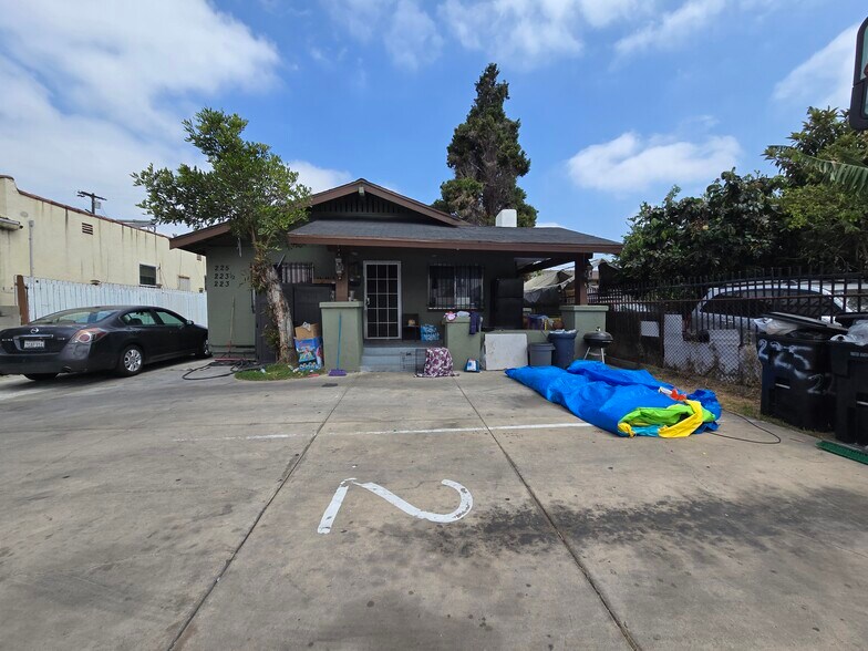 Primary Photo Of 225 E 74th St, Los Angeles Apartments For Sale