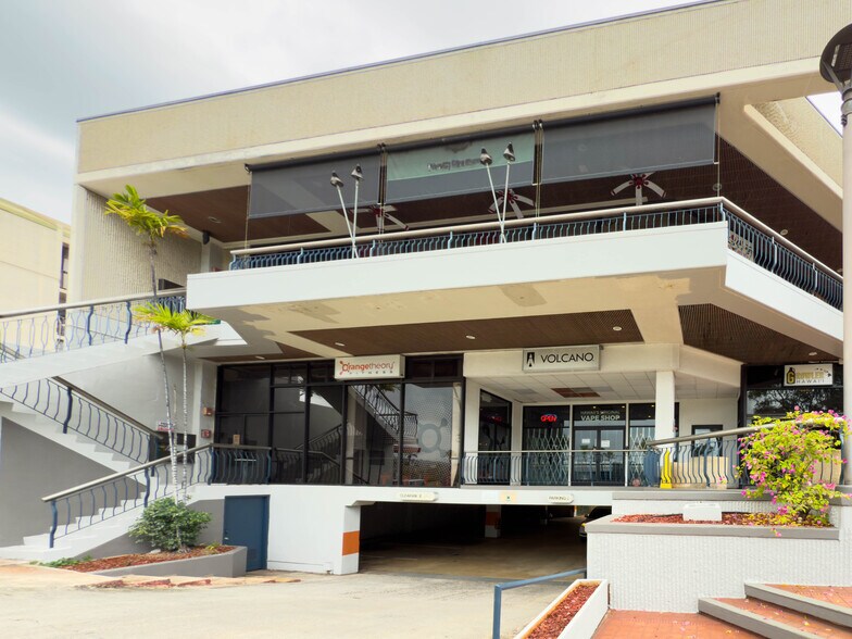 More Photos Of 449 Kapahulu Ave, Honolulu Storefront For Lease