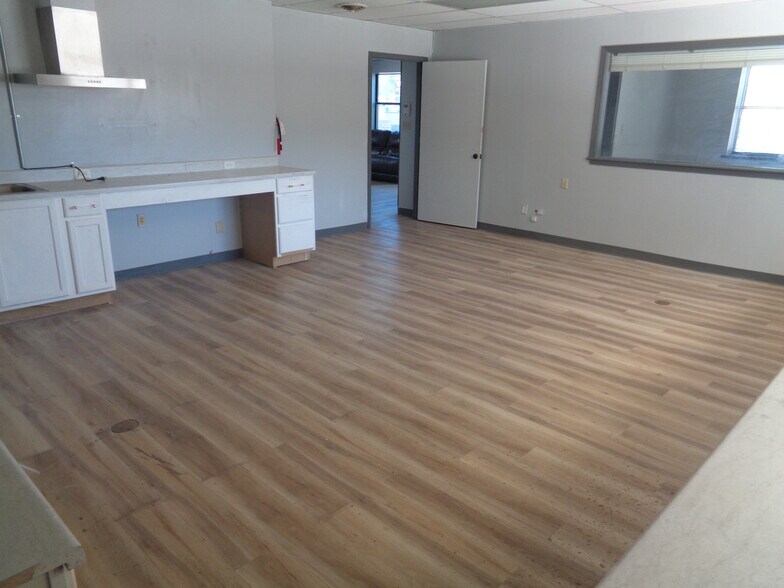 More Photos Of 3916 S Lynn Ct, Independence Medical For Lease