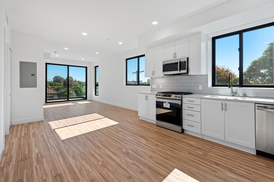 More Photos Of 11600 National Blvd, Los Angeles Apartments For Sale
