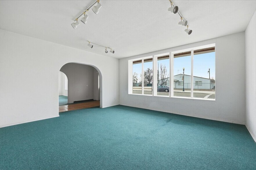 More Photos Of 437 SW 3rd St, Fruitland Freestanding For Sale