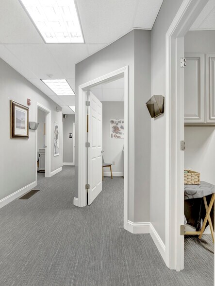 More Photos Of 1-5 N Main St, Mansfield Storefront Retail Residential For Lease