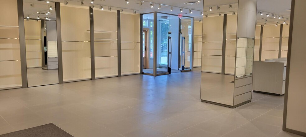 More Photos Of 135 Depot St, Manchester Center General Retail For Lease