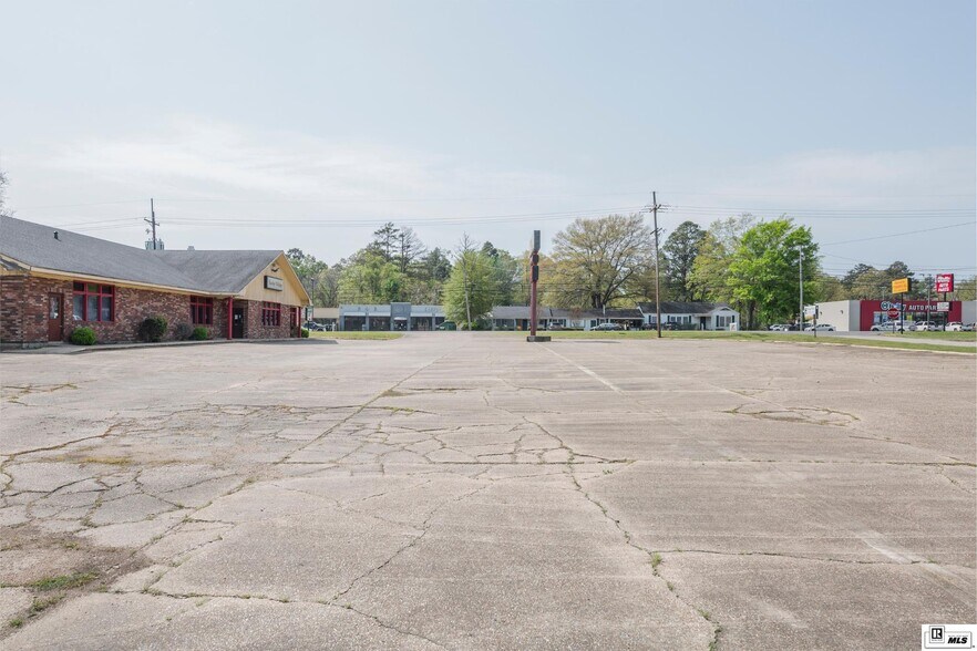 More Photos Of 1801 E Madison Ave, Bastrop Restaurant For Sale