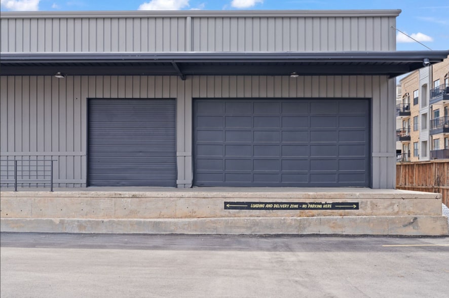 More Photos Of 211 E Alpine Rd, Austin Light Distribution For Lease