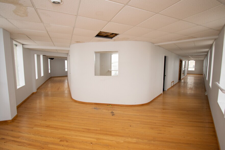 More Photos Of 300 4th St, Algoma Apartments For Sale