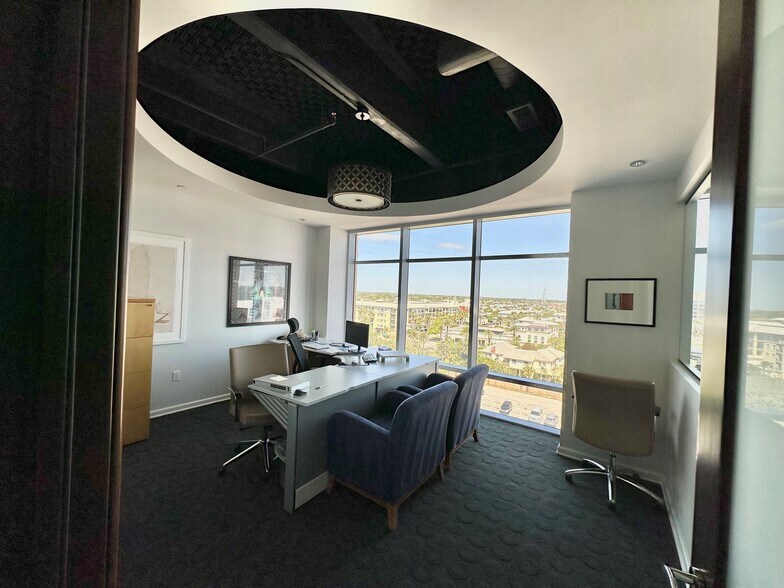 More Photos Of 320 1st St N, Jacksonville Beach Office Residential For Sale