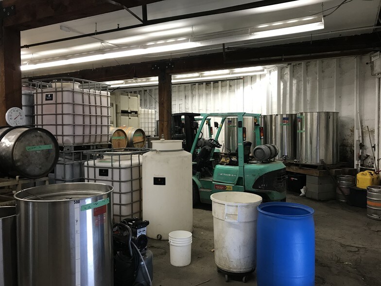 More Photos Of 13 Railroad St, Hood River Winery Vineyard For Lease