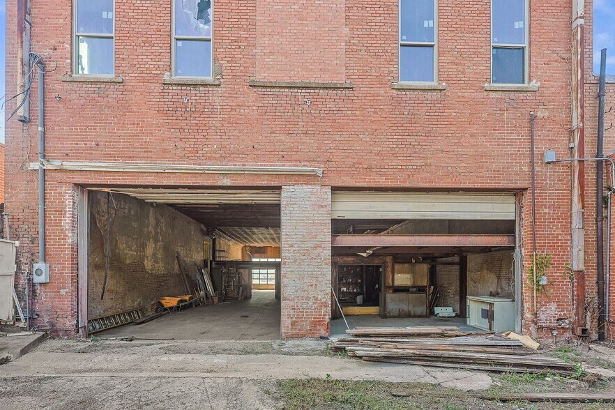 More Photos Of 125 S Waco St, Hillsboro Office For Lease