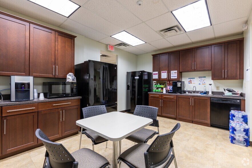 More Photos Of 4303 Vineland Rd, Orlando Unknown For Lease