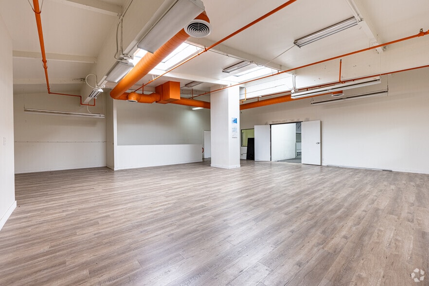 More Photos Of 1601 Perrino Pl, Los Angeles Manufacturing For Lease