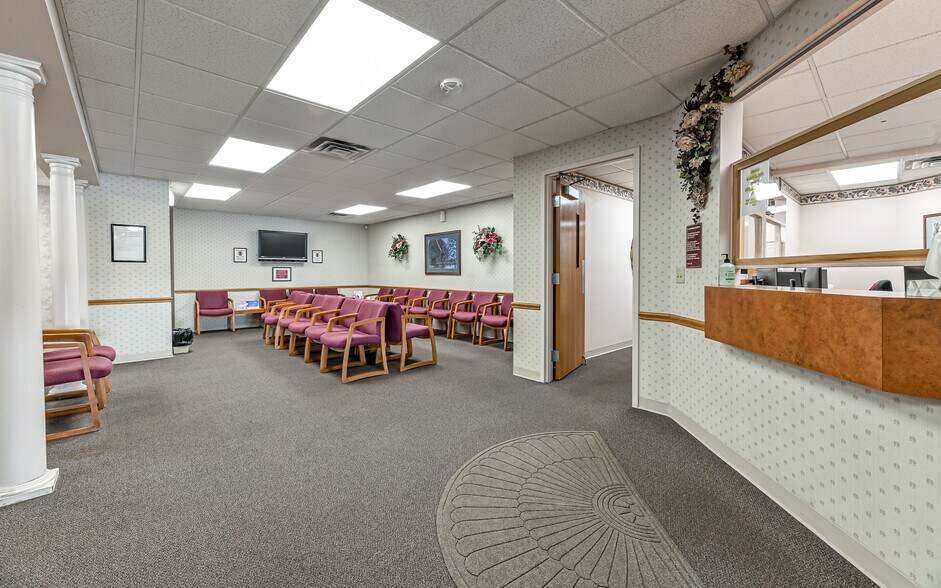 More Photos Of 508-512 N Jefferson st, New Castle Medical For Sale