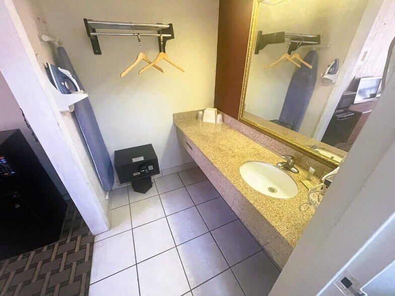 More Photos Of 1700 US-280, Phenix City Hotel For Sale