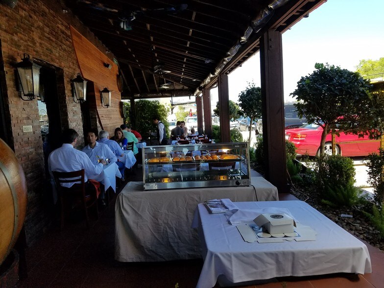 More Photos Of 14543 Memorial Dr, Houston Restaurant For Lease