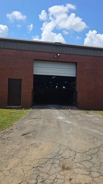 More Photos Of 1317 Winter Dr, Lebanon Distribution For Lease