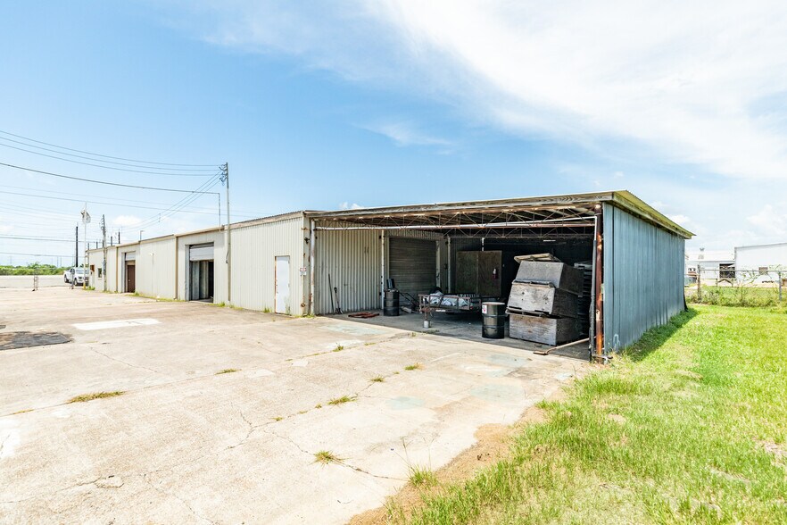 More Photos Of 6322 E Highway 332, Freeport Warehouse For Sale