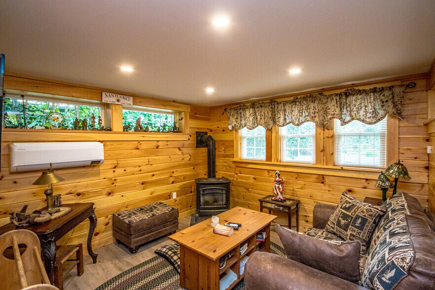 More Photos Of 207 Seavey St, North Conway Hospitality For Sale