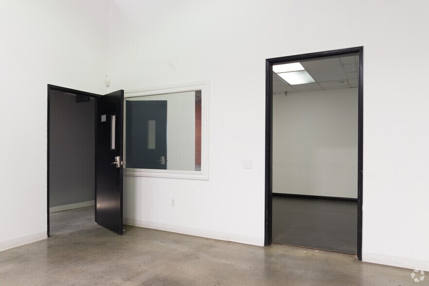 More Photos Of 151-153 W Rosecrans Ave, Gardena Warehouse For Lease