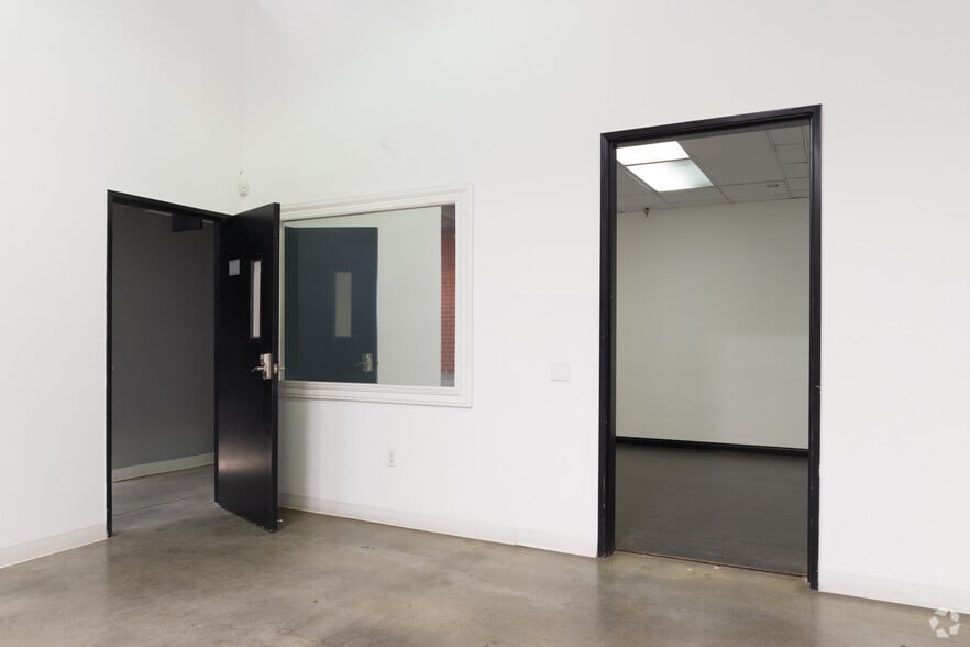 More Photos Of 151-153 W Rosecrans Ave, Gardena Warehouse For Lease