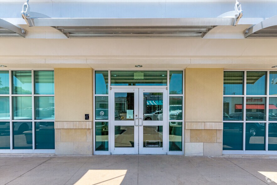 More Photos Of 6901 Snider Plz, Dallas Medical For Lease