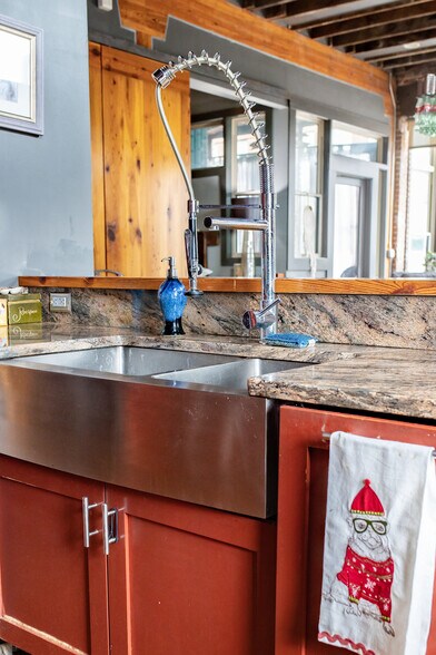 More Photos Of 112 18th St N, Birmingham Storefront For Sale