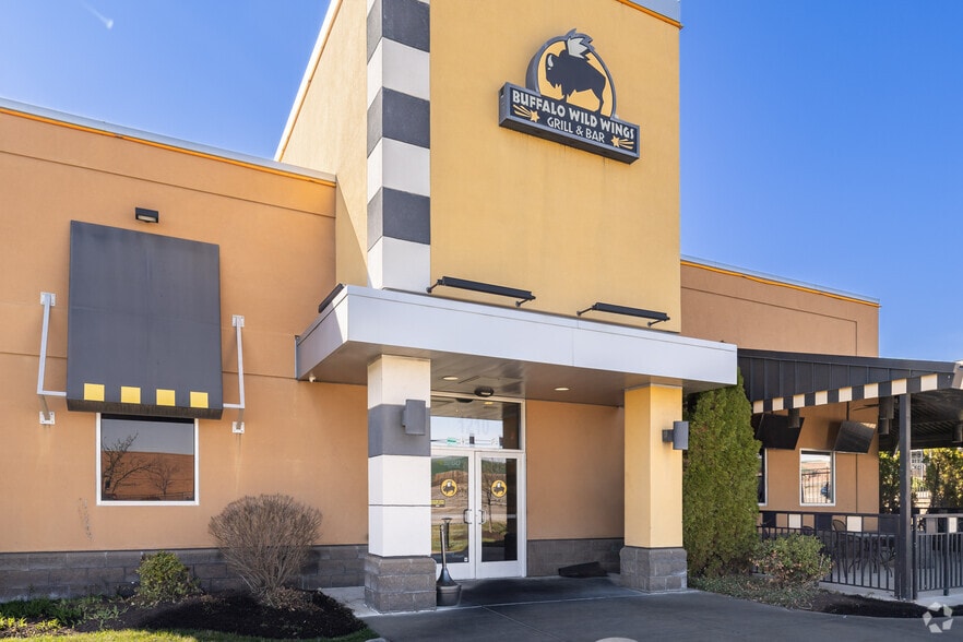 More Photos Of 1210 Strassner Dr, Brentwood Restaurant For Lease